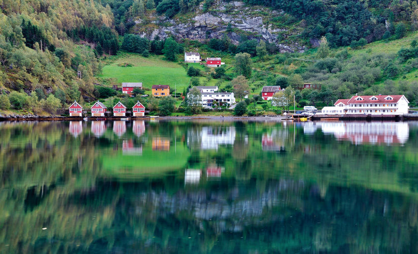 Waterweerspiegeling in Flam