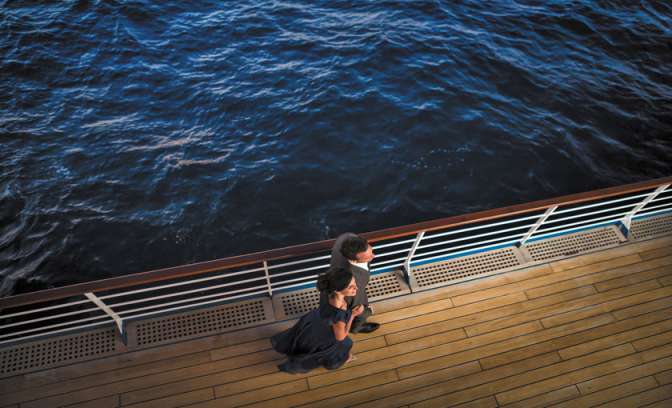 Avondwandeling op kleinschalige luxe cruiseschip