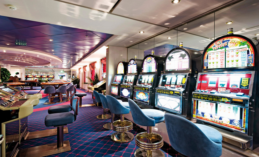 Spelmachines in het Casino op de MSC Opera