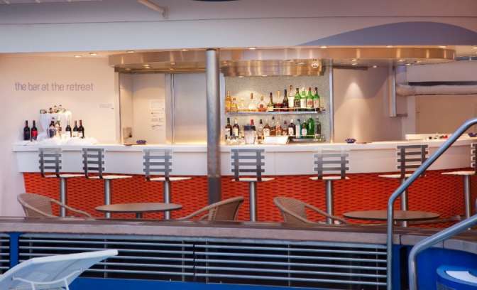 Een bar op de MS Rotterdam