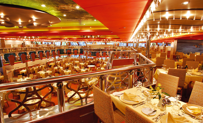 De grote eetzaal op de Costa Magica