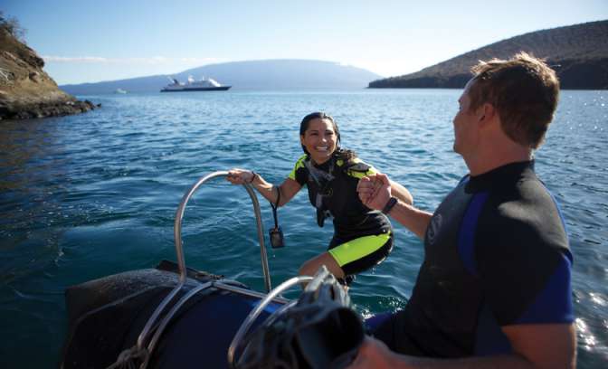 Duiken in de zee bij Celebrity Xpedition