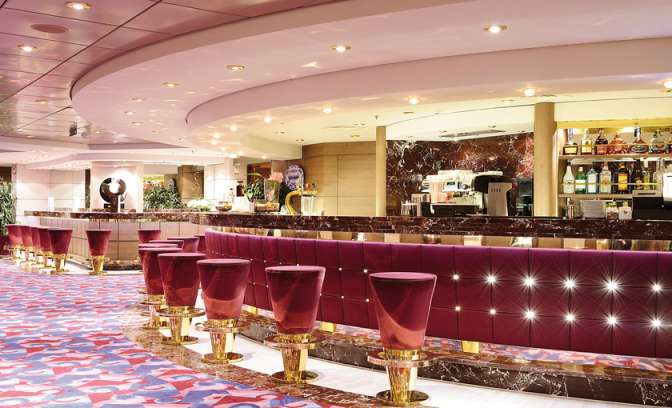 Een bar op de MSC Orchestra