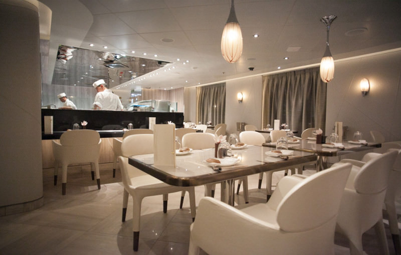 De sushi bar op deck 8 van de Seabourn Encore