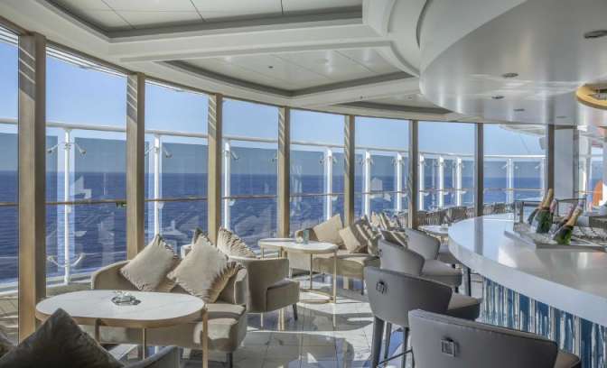 Champagne bar zeekant MSC World Europa