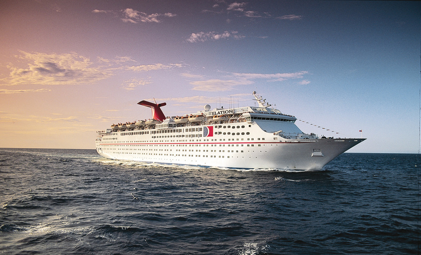 Carnival Elation op zee 