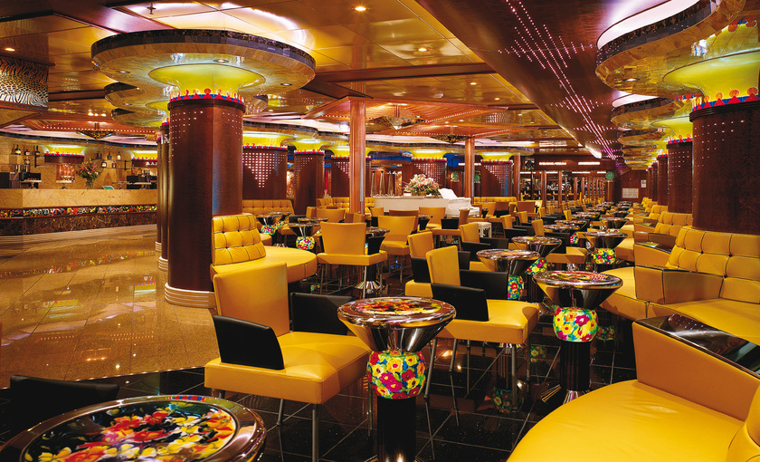 Lounge van Carnival Paradise rederij Carnival 