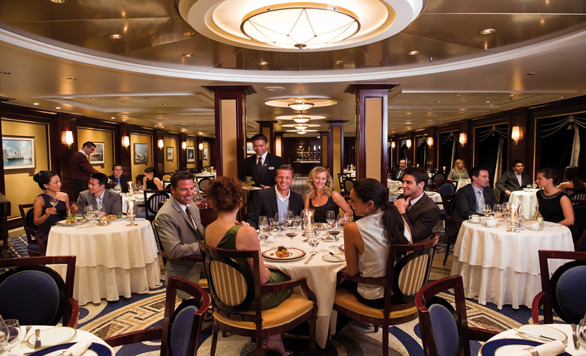 Restaurant aan boord van schip Constellation rederij Celebrity