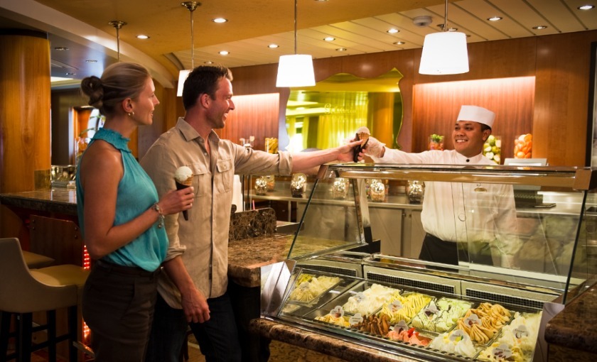 Een bar ijssalon op de Celebrity Constellation