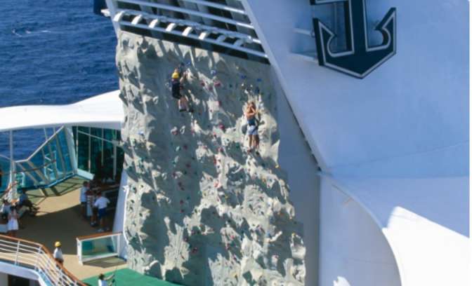 Klimmuur op de Mariner of the Seas