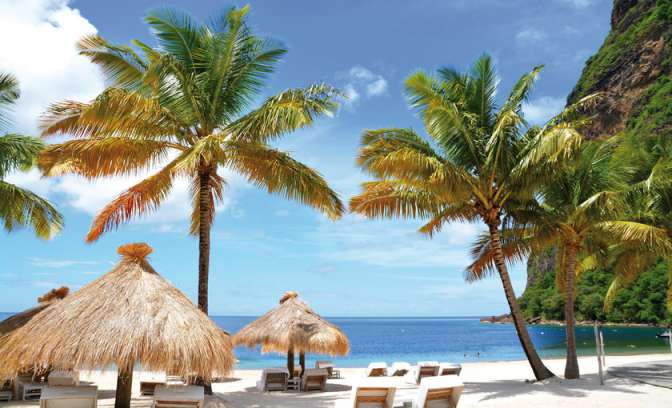 Een parelwit strand op St. Lucia